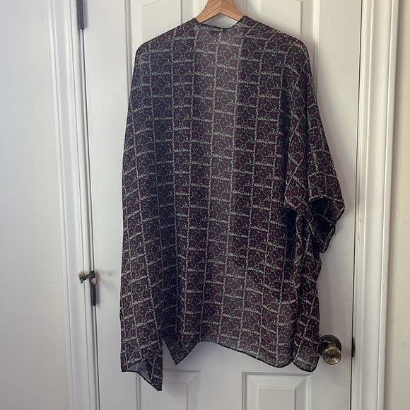 bcbgmaxazria | Purple & Gray Floral Flowy Georgette One Size Kimono Style Top - Picture 4 of 6